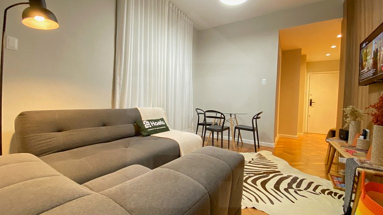 Spacious and elegant 200m from Copacabana Beach