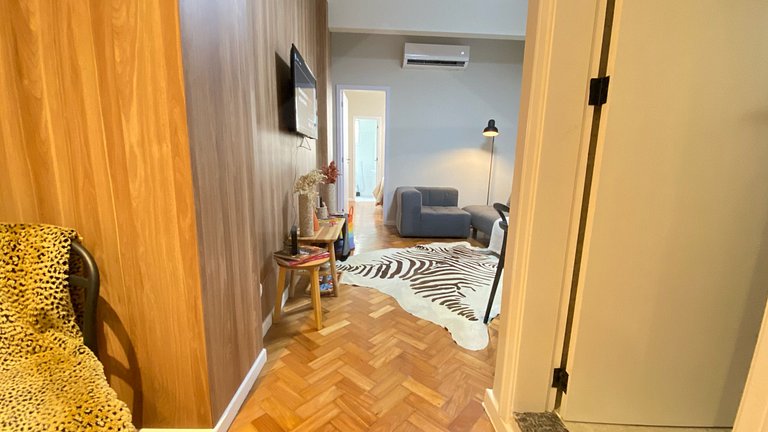 Spacious and elegant 200m from Copacabana Beach