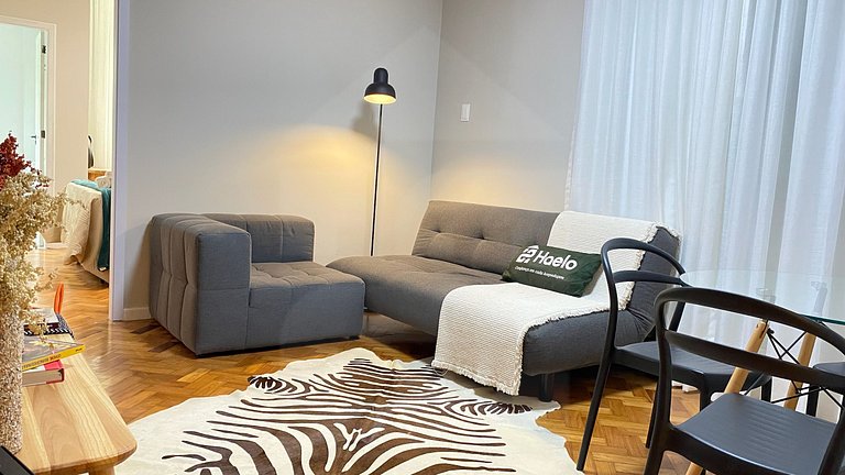 Spacious and elegant 200m from Copacabana Beach