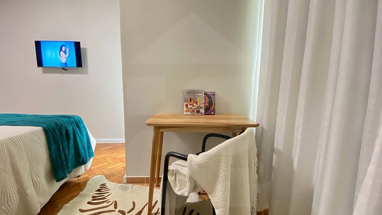 Spacious and elegant 200m from Copacabana Beach