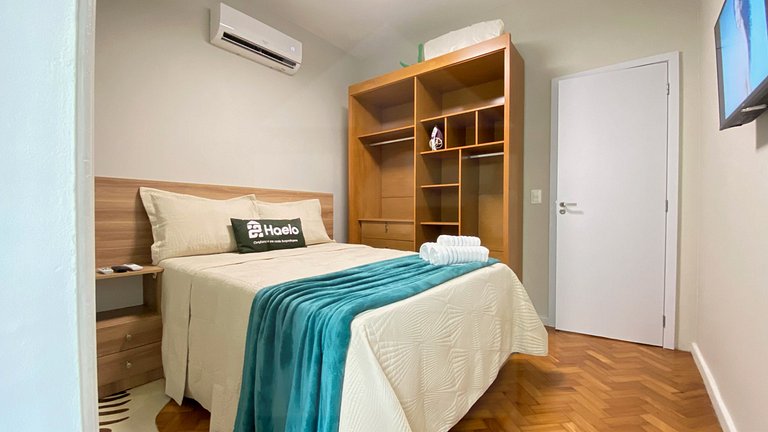 Spacious and elegant 200m from Copacabana Beach