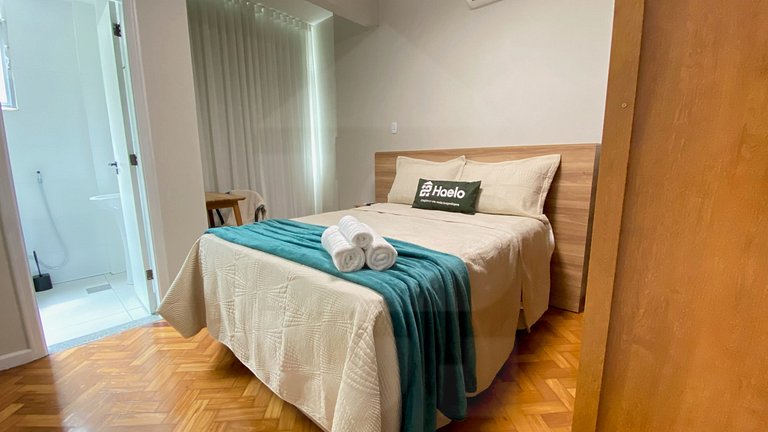 Spacious and elegant 200m from Copacabana Beach