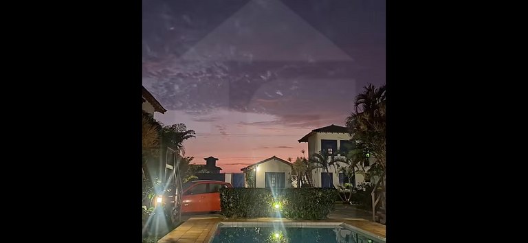 Conforto e Piscina ao Lado da Praia