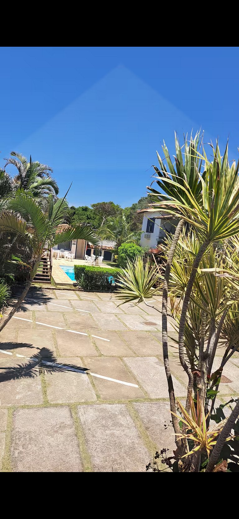 Conforto e Piscina ao Lado da Praia