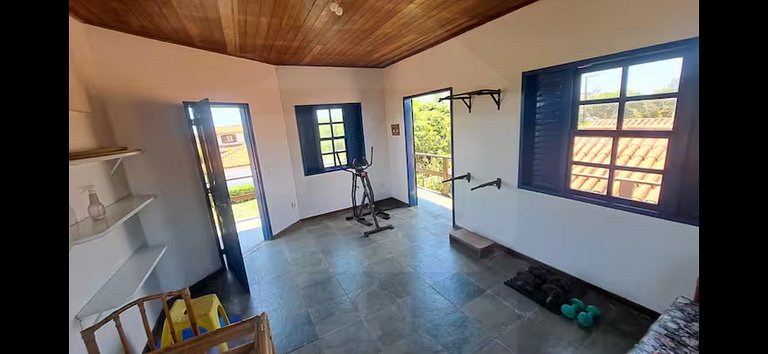 Conforto y piscina junto a la playa