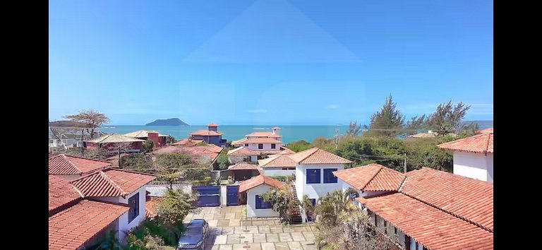 Conforto y piscina junto a la playa