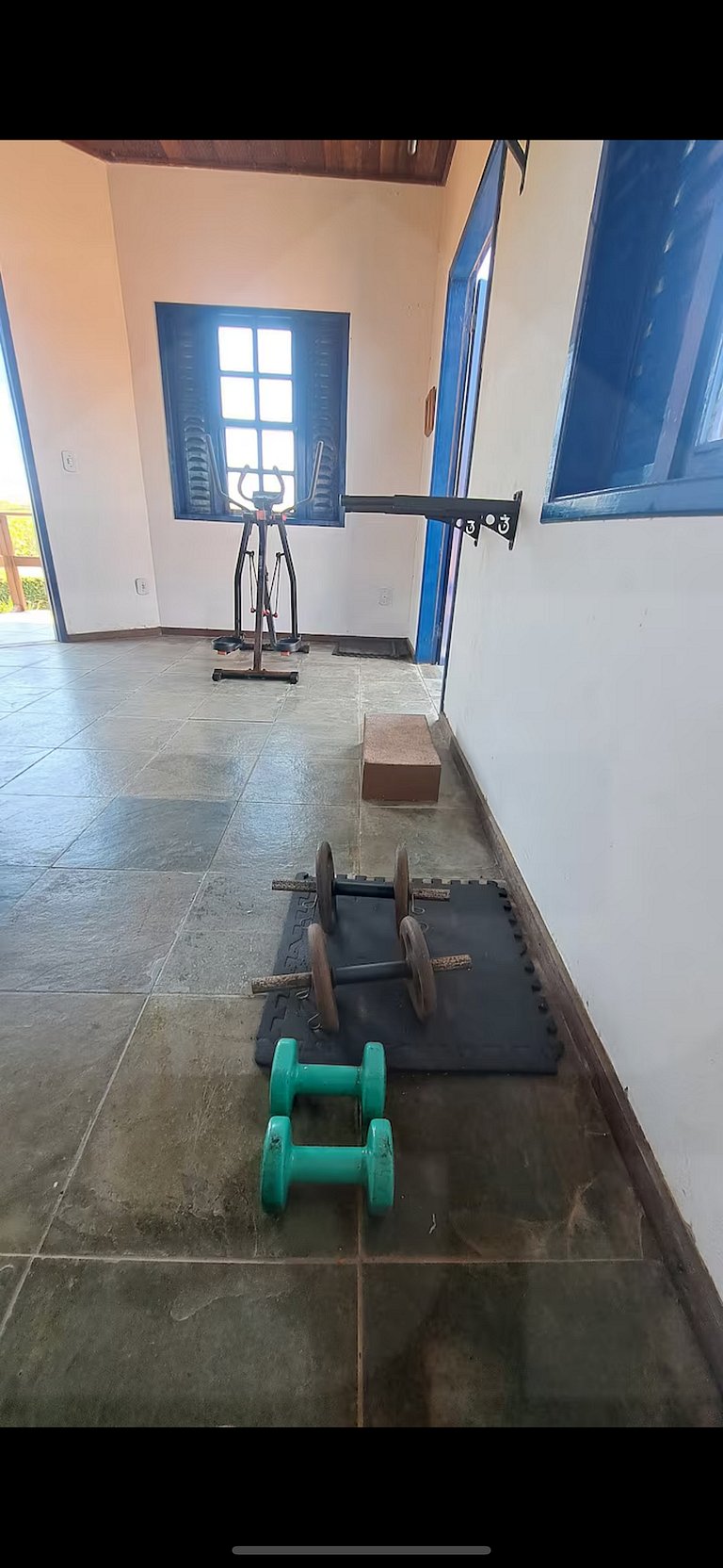 Conforto e Piscina ao Lado da Praia