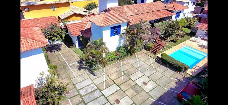 Conforto e Piscina ao Lado da Praia