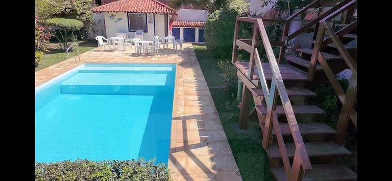 Conforto e Piscina ao Lado da Praia