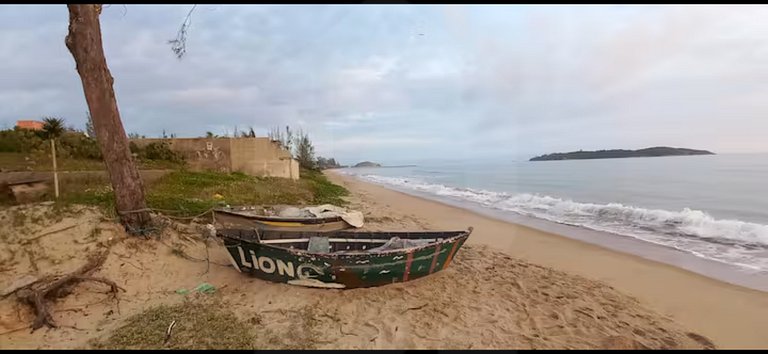 Conforto y piscina junto a la playa