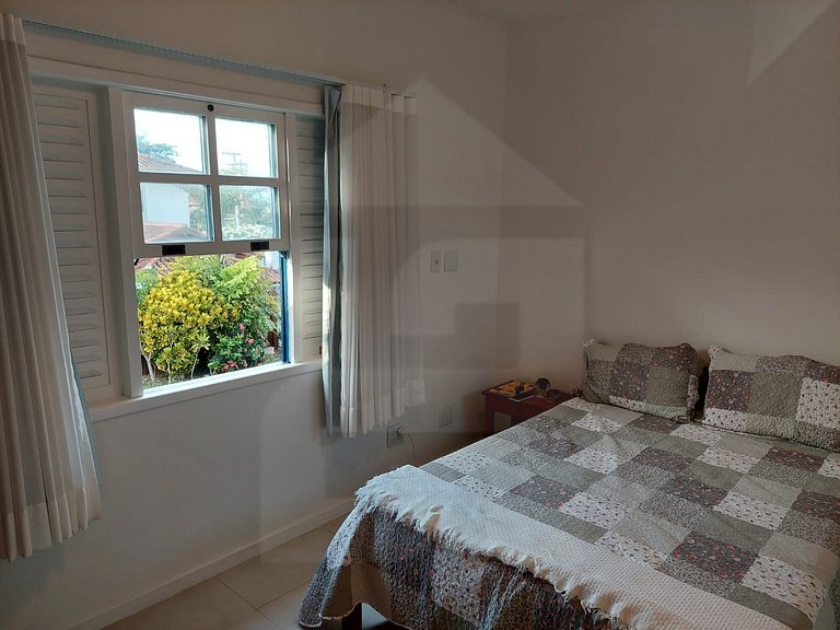 Conforto e Piscina ao Lado da Praia