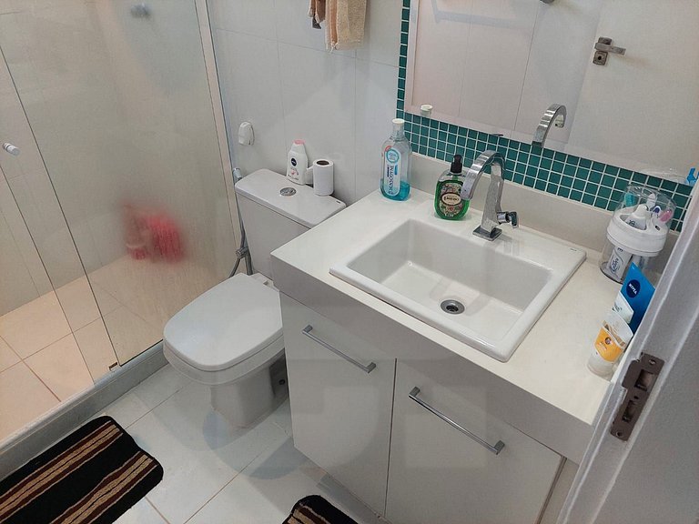 Conforto e Piscina ao Lado da Praia