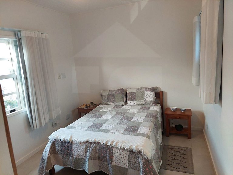 Conforto e Piscina ao Lado da Praia