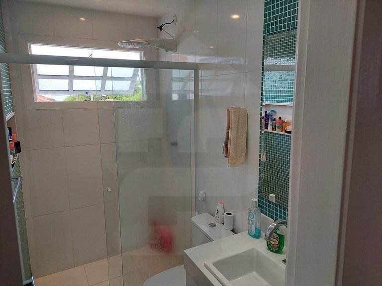 Conforto e Piscina ao Lado da Praia