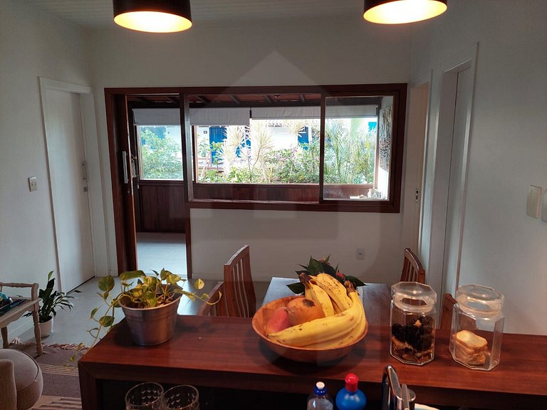 Conforto e Piscina ao Lado da Praia