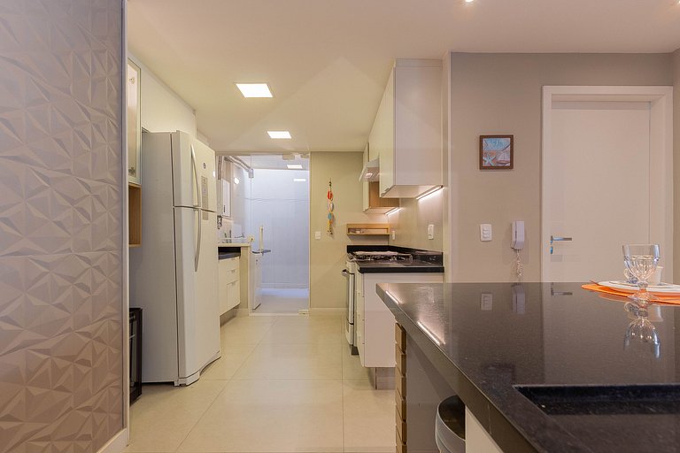 Apartment with Air Next to the Beach and Subway