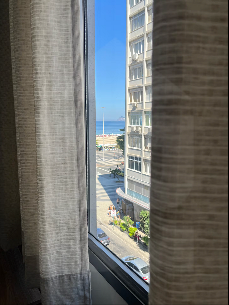 Relájate en Copacabana con vista al mar