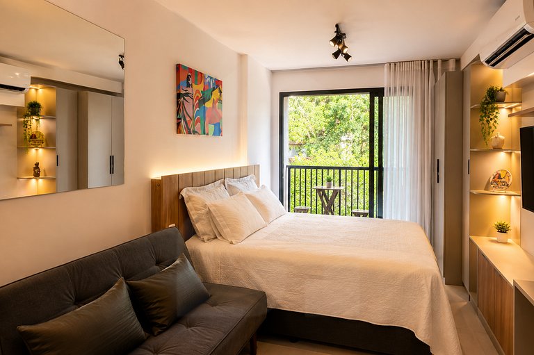 Studio at Skylux with heated pool and rooftop | Haelo