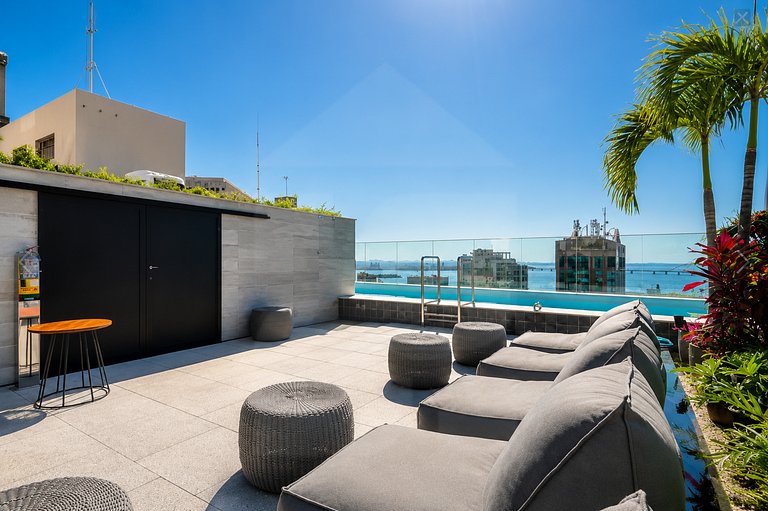 Studio at Skylux with heated pool and rooftop | Haelo