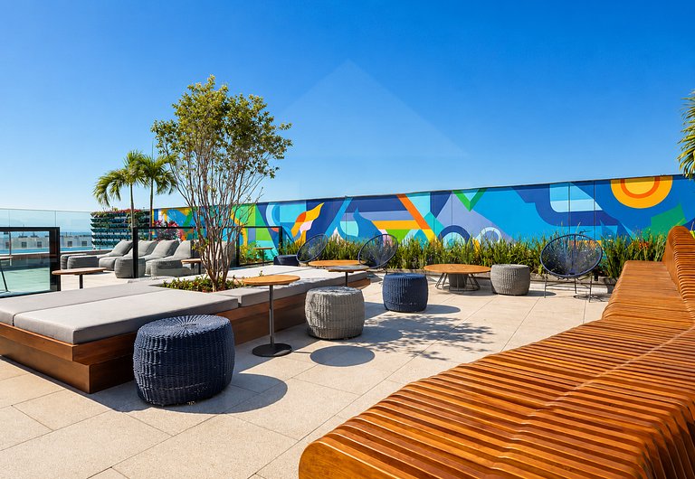 Studio at Skylux with heated pool and rooftop | Haelo