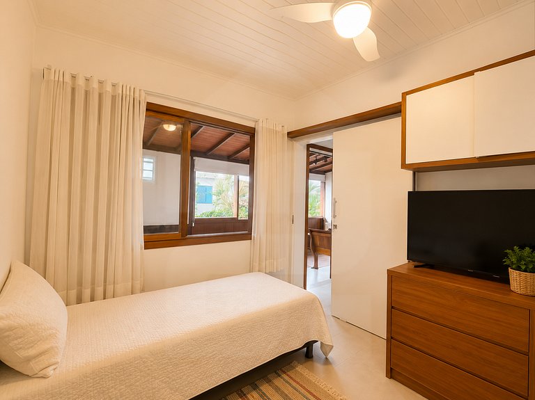 Comfort and Pool Next to the Beach