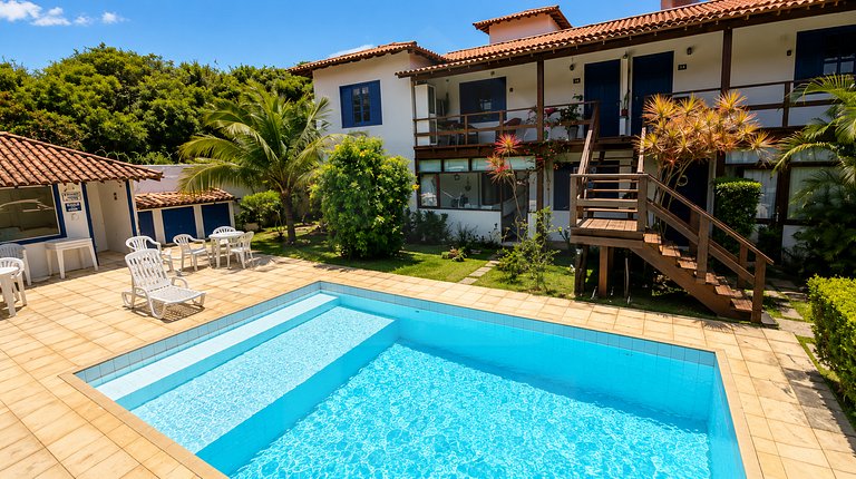Conforto e Piscina ao Lado da Praia