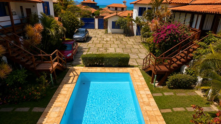 Conforto e Piscina ao Lado da Praia