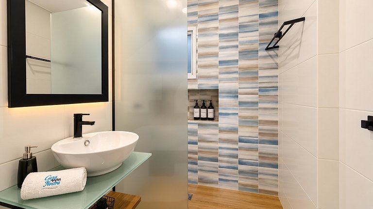 Style and sea: a welcoming retreat in Copacabana